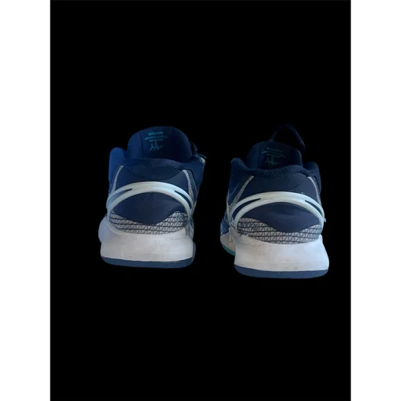 Nike Kyrie Flytrap 5 Athletic Shoes Gray Black Youth Size 7Y - Picture 4 of 6